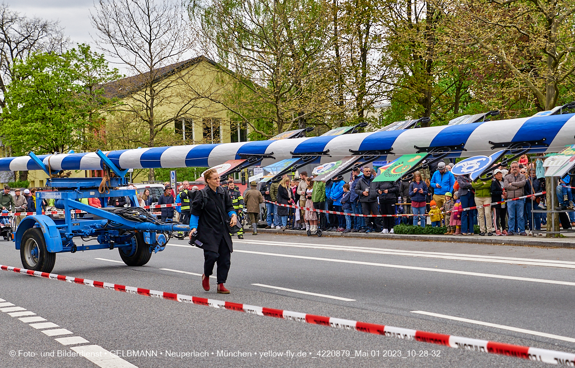 01.05.2023 - Maibaumaufstellung in Berg am Laim